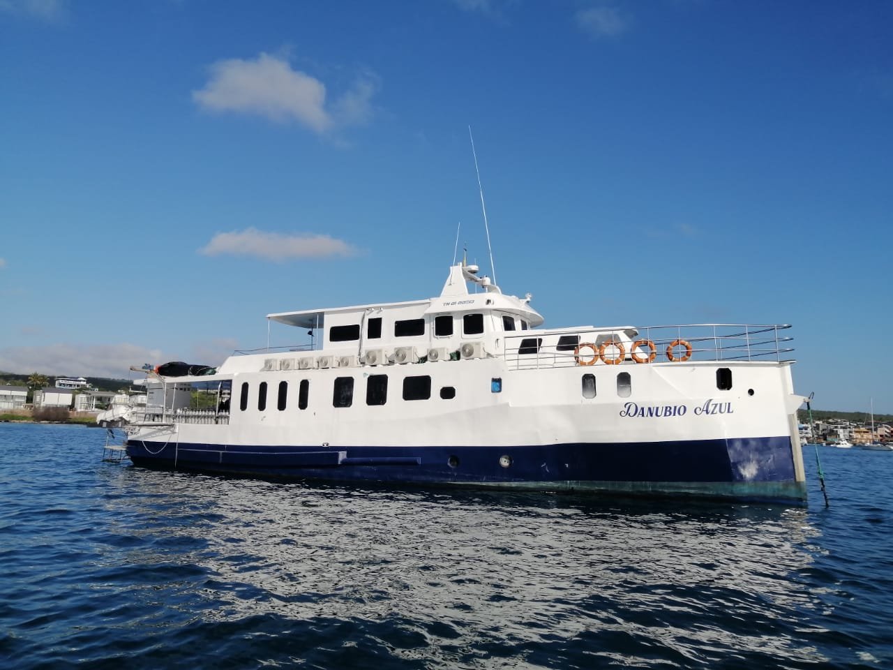 Danubio Azul, Galapagos DIVING