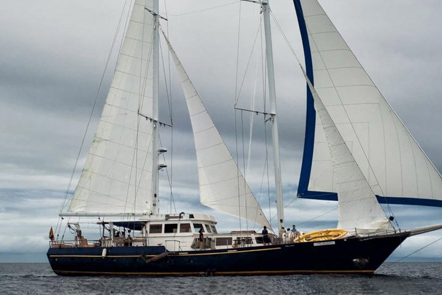 Beagle Yacht, Galapagos