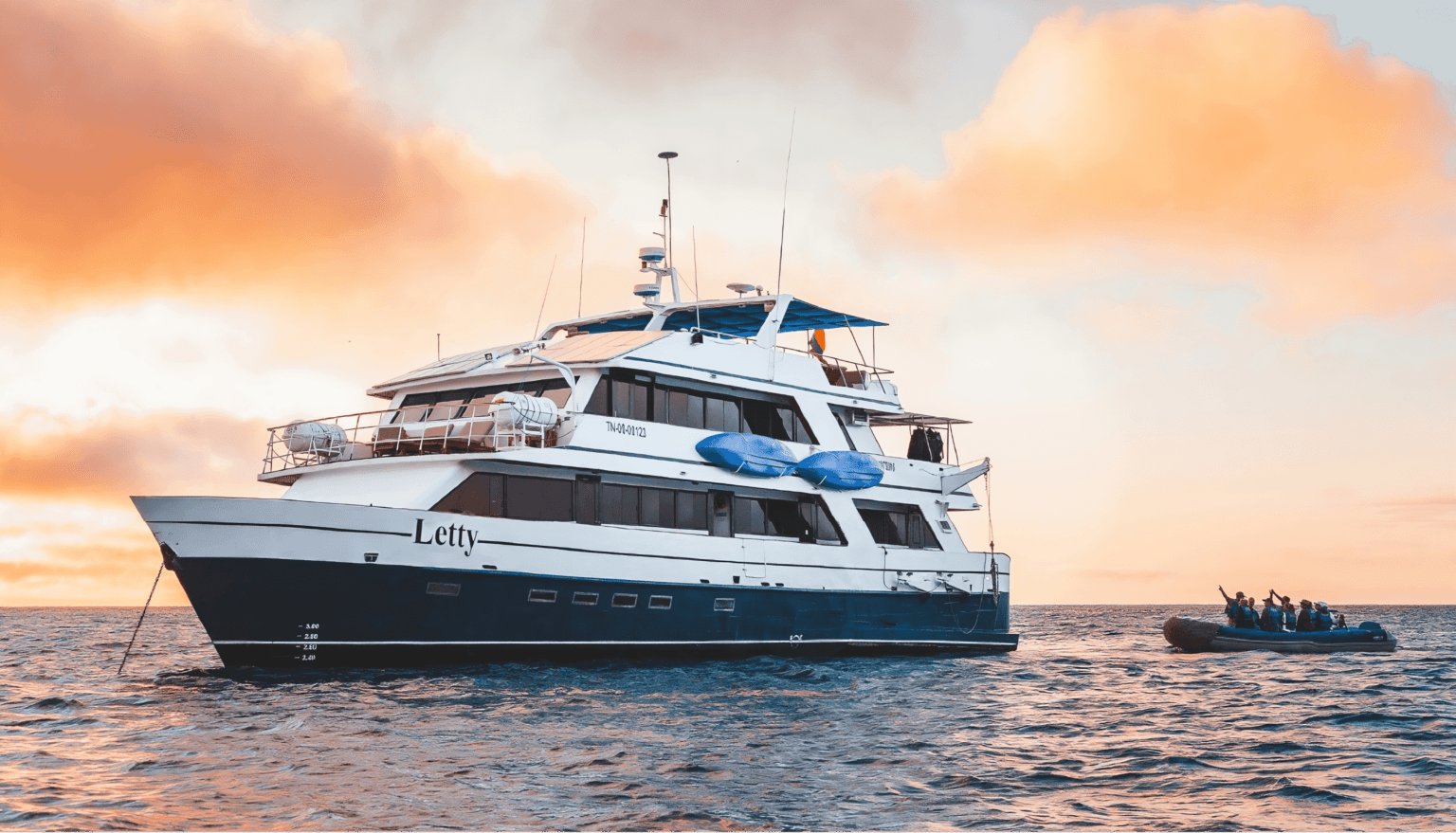 Letty Yacht, Galapagos