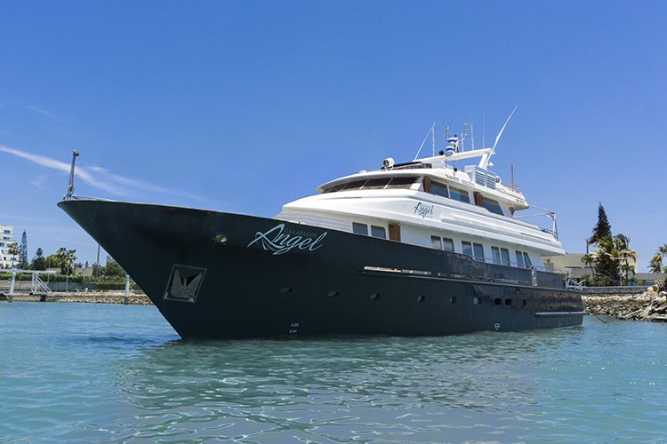 Angel Yacht, Galapagos